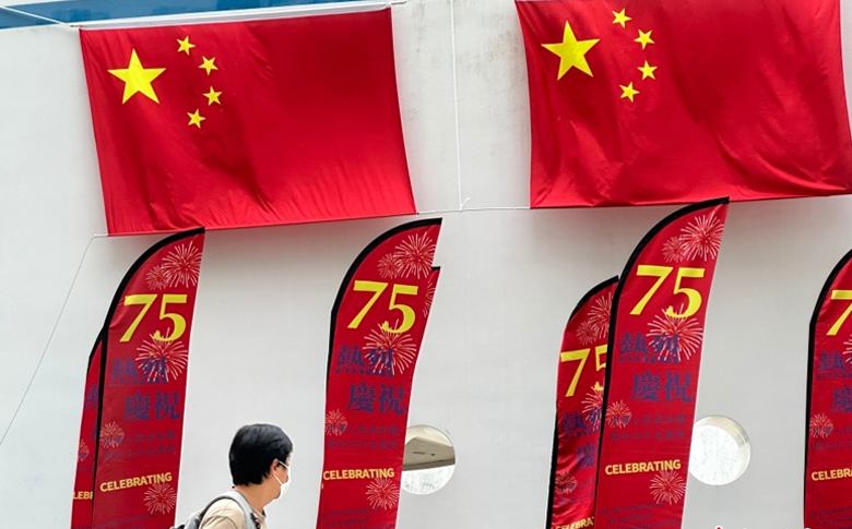 香港街頭國旗招展迎國慶